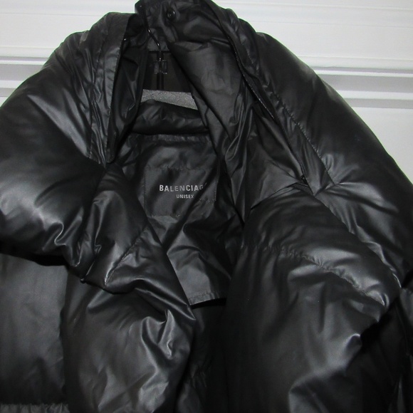 NWT BALENCIAGA $3650 Unisex Black Wrap Puffer LOGO COAT L - Picture 5 of 6